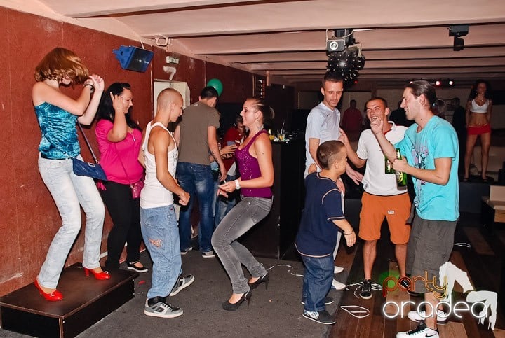 Vineri noaptea în Club Seven, 