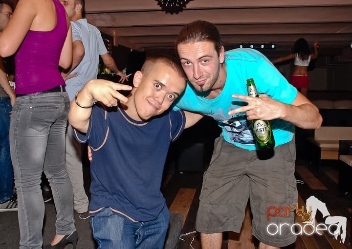 Vineri noaptea în Club Seven, 