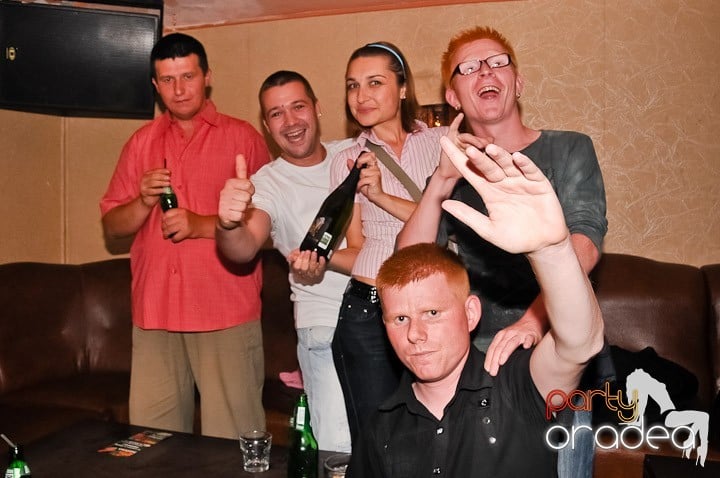 Vineri noaptea în Club Seven, 