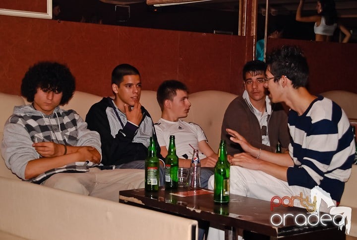 Vineri noaptea în Club Seven, 