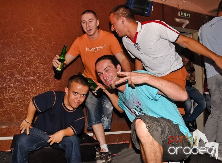 Vineri noaptea în Club Seven, 