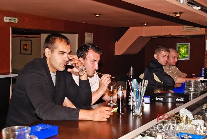 Vineri noaptea în Club Seven, 