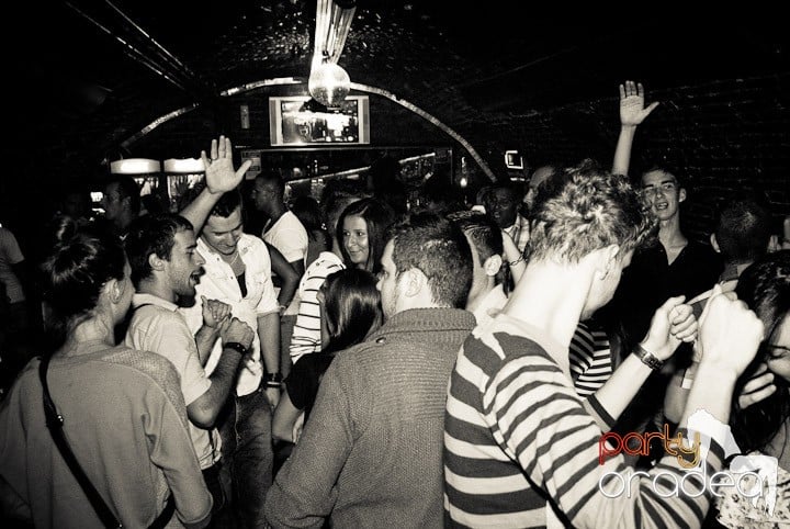 Vineri noaptea în Escape, 