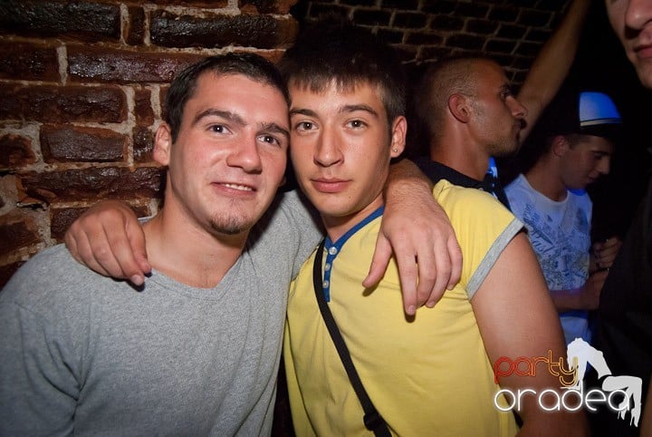 Vineri noaptea în Escape, 