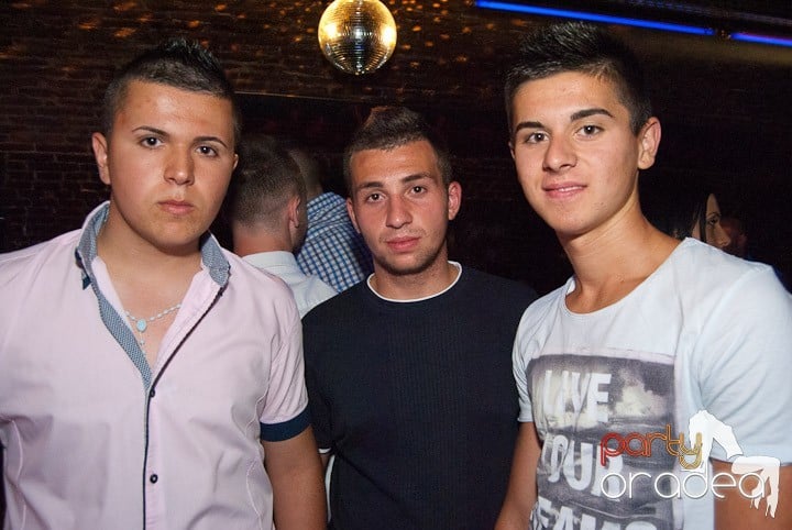 Vineri noaptea în Escape, 