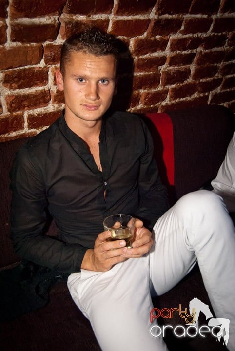 Vineri noaptea în Escape, 