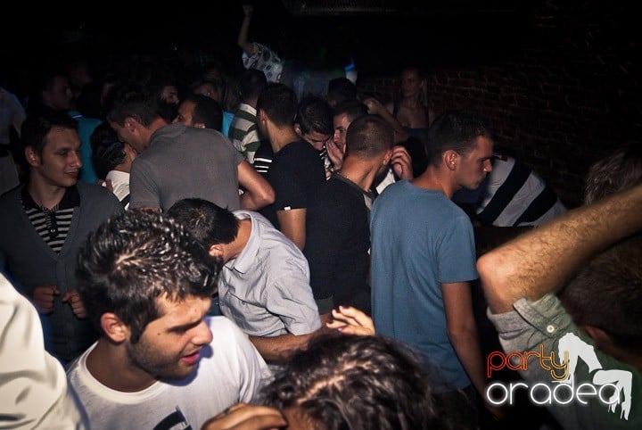 Vineri noaptea în Escape, 