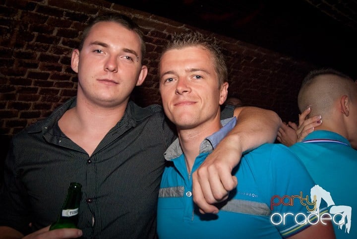 Vineri noaptea în Escape, 