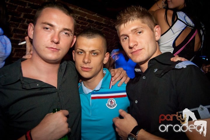 Vineri noaptea în Escape, 