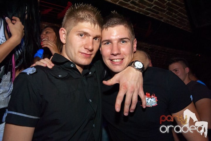 Vineri noaptea în Escape, 