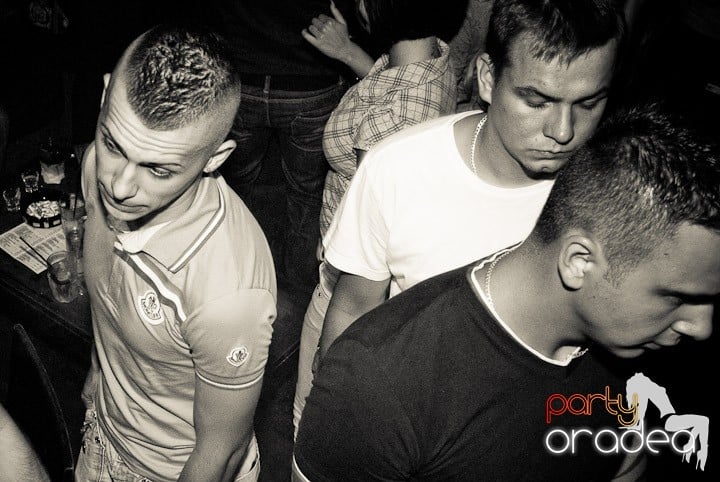 Vineri noaptea în Escape, 