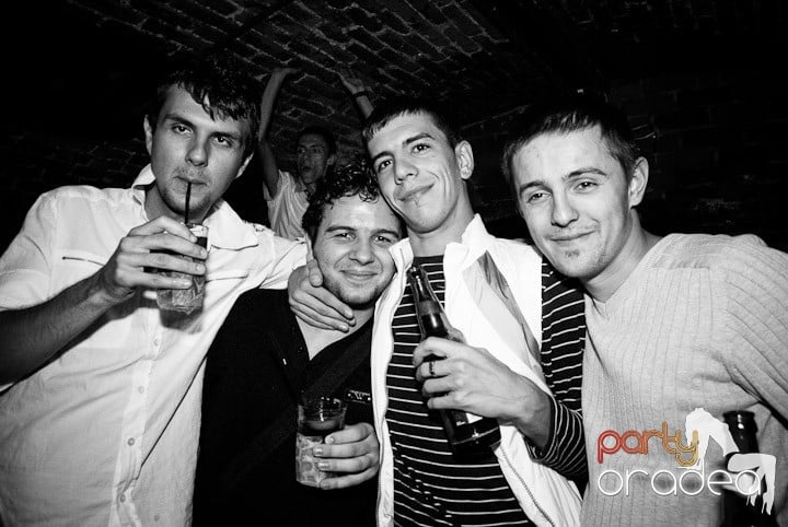 Vineri noaptea în Escape, 