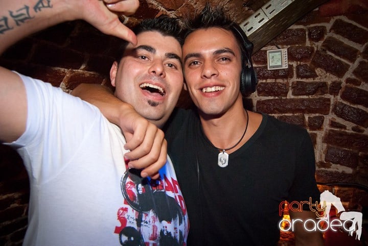 Vineri noaptea în Escape, 