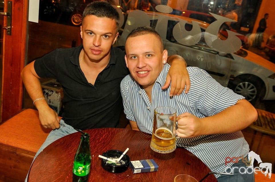 Vineri noaptea în Juice, Juice