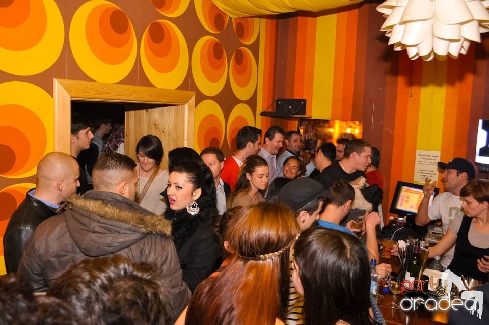 Vineri noaptea în Juice, Juice