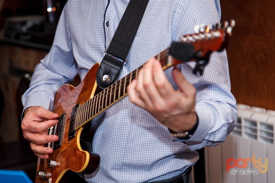 Vineri Seara cu Adi Moţ Band, Restaurant Retro