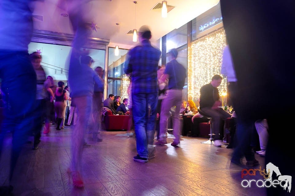 Vineri seara dansăm în Blondy's Art Café, 