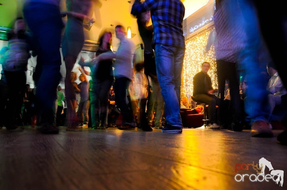 Vineri seara dansăm în Blondy's Art Café, 