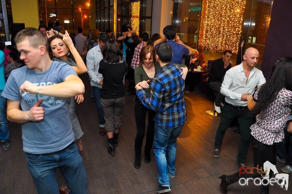 Vineri seara dansăm în Blondy's Art Café, 