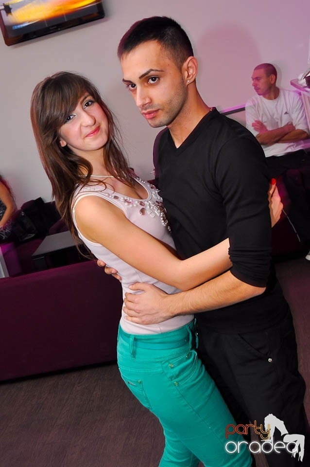 Vineri seara dansăm în Blondy's Art Café, 