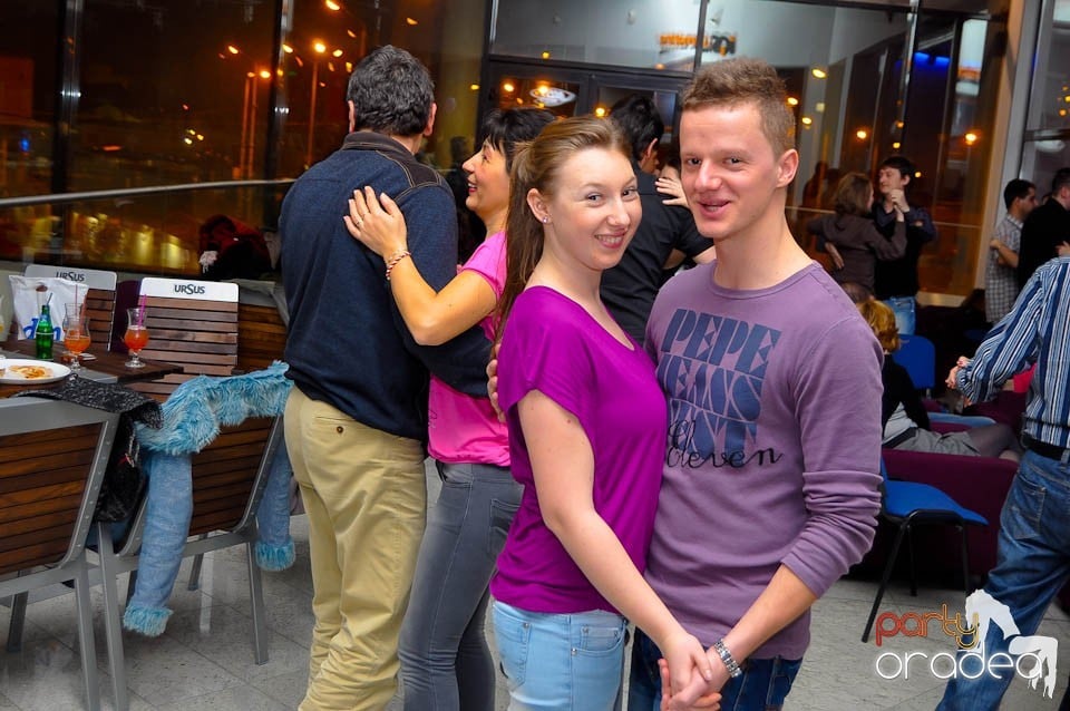 Vineri seara dansăm în Blondy's Art Café, 