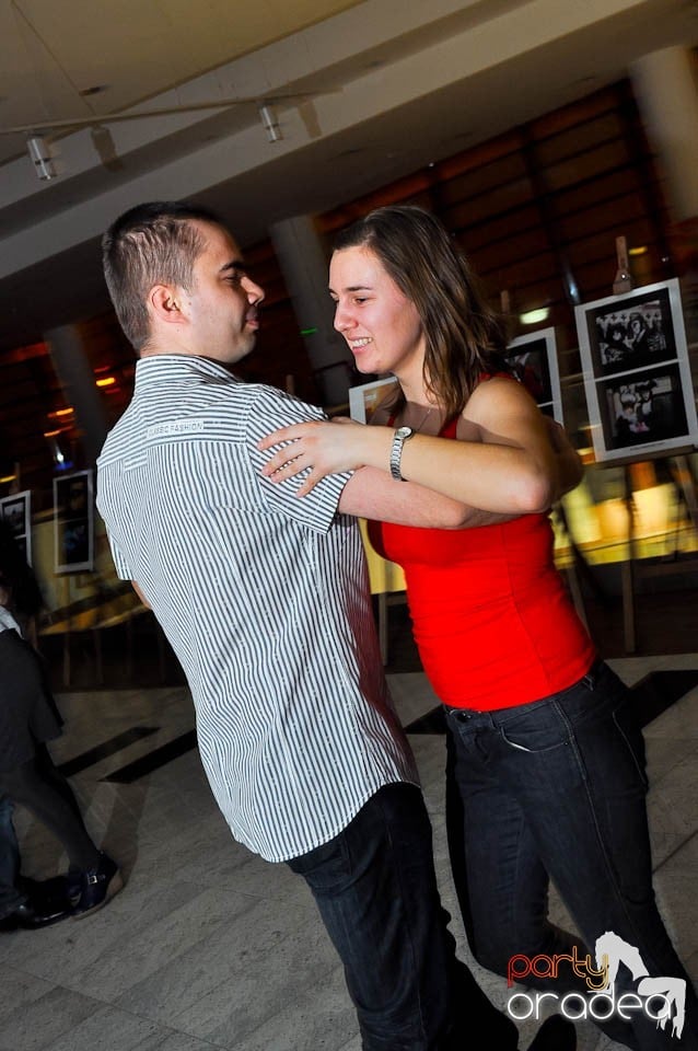 Vineri seara dansăm în Blondy's Art Café, 