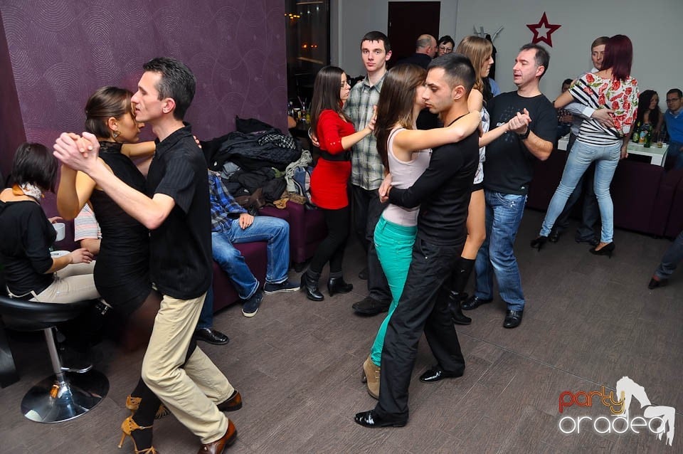 Vineri seara dansăm în Blondy's Art Café, 