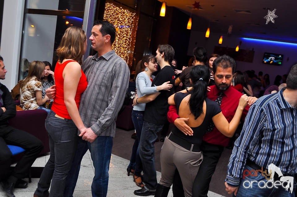 Vineri seara dansăm în Blondy's Art Café, 