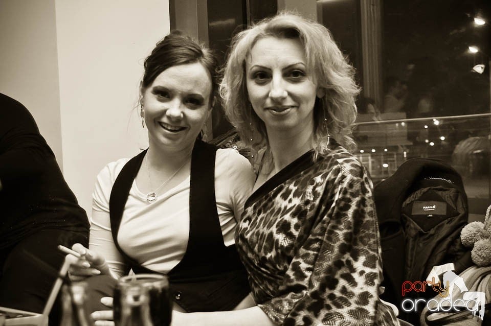 Vineri seara dansăm în Blondy's Art Café, 