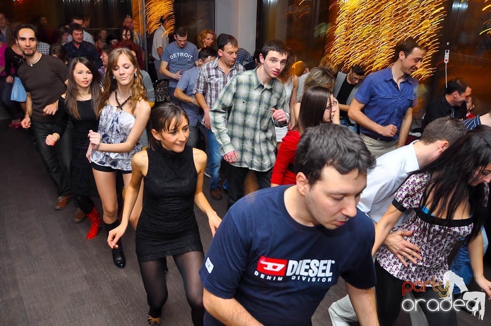 Vineri seara dansăm în Blondy's Art Café, 