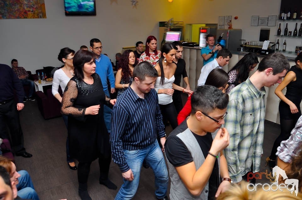 Vineri seara dansăm în Blondy's Art Café, 