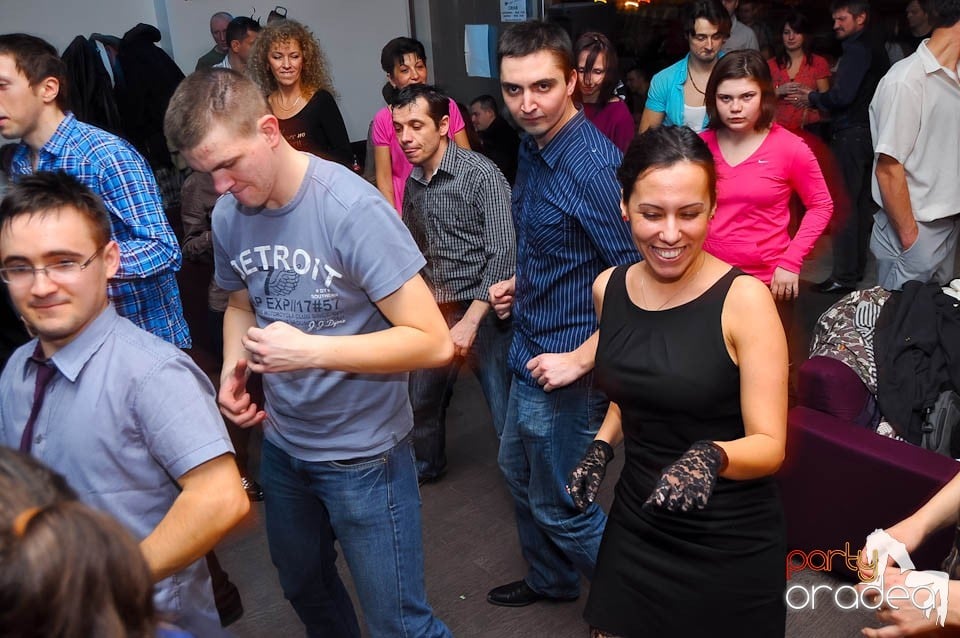 Vineri seara dansăm în Blondy's Art Café, 