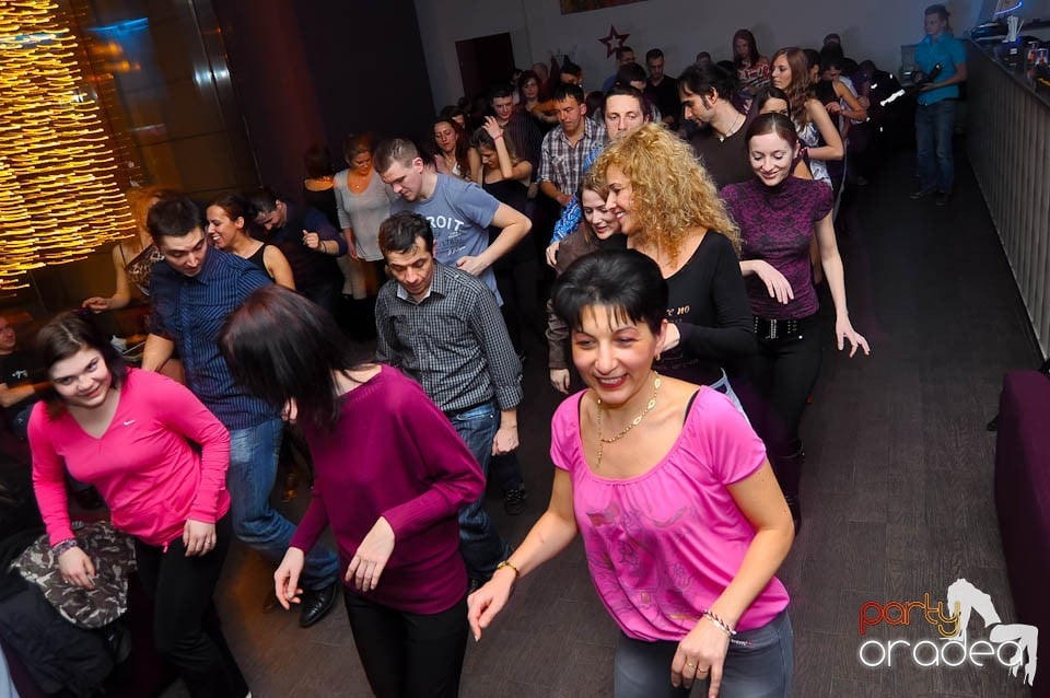 Vineri seara dansăm în Blondy's Art Café, 