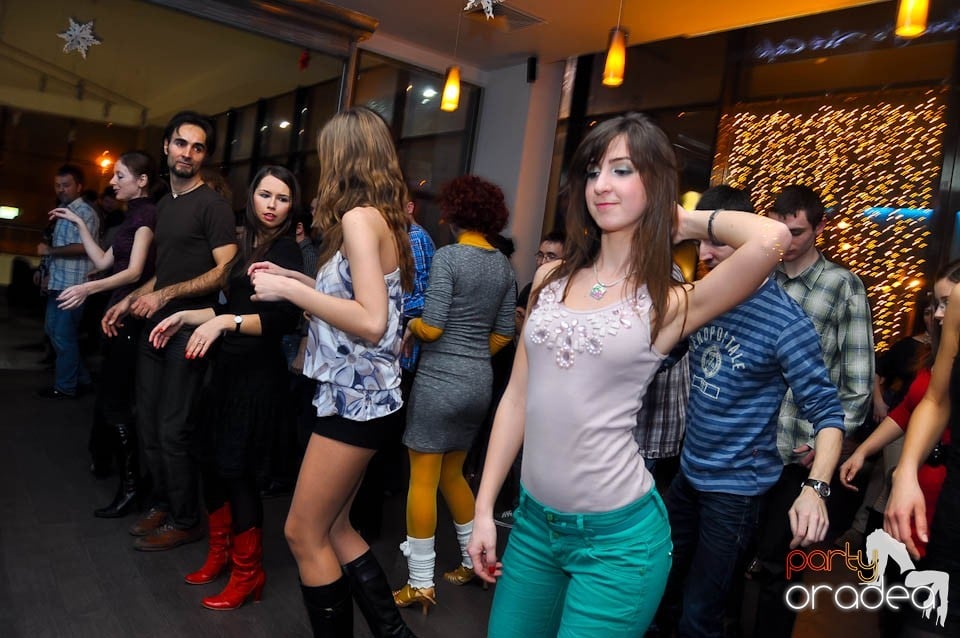 Vineri seara dansăm în Blondy's Art Café, 