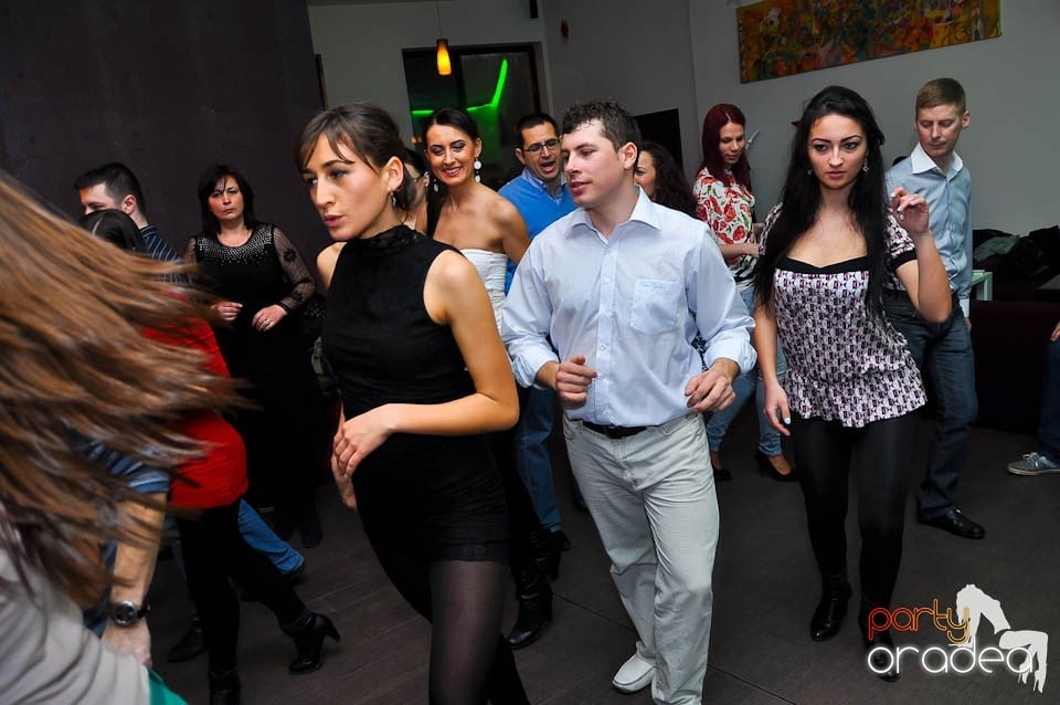 Vineri seara dansăm în Blondy's Art Café, 