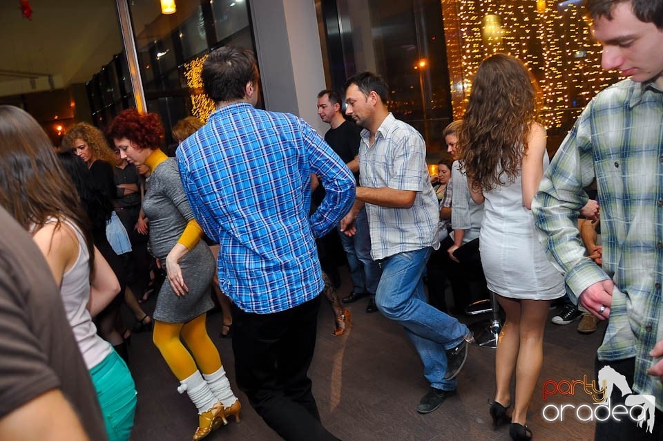 Vineri seara dansăm în Blondy's Art Café, 