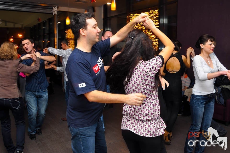 Vineri seara dansăm în Blondy's Art Café, 