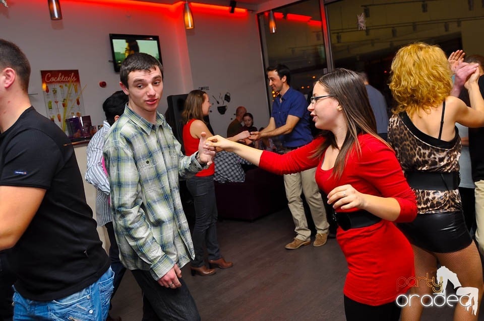 Vineri seara dansăm în Blondy's Art Café, 