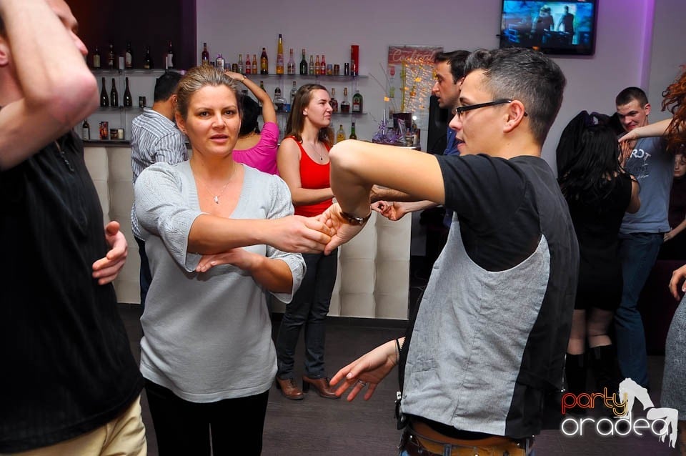 Vineri seara dansăm în Blondy's Art Café, 