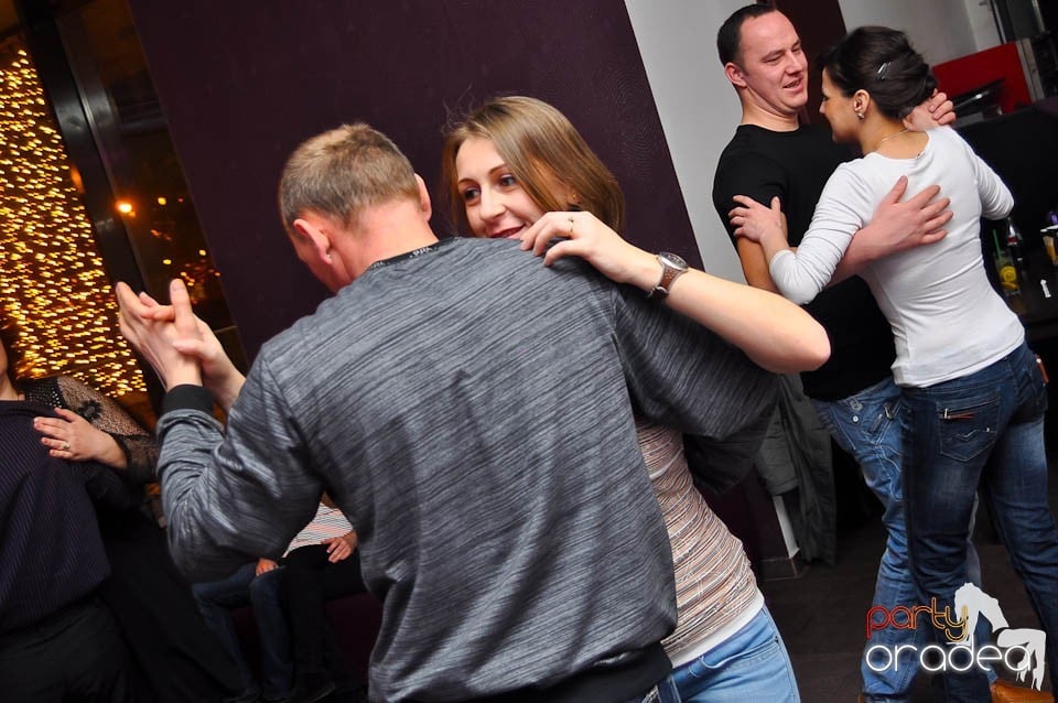 Vineri seara dansăm în Blondy's Art Café, 