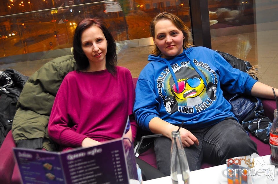 Vineri seara dansăm în Blondy's Art Café, 