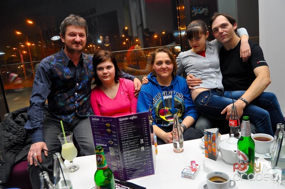 Vineri seara dansăm în Blondy's Art Café, 