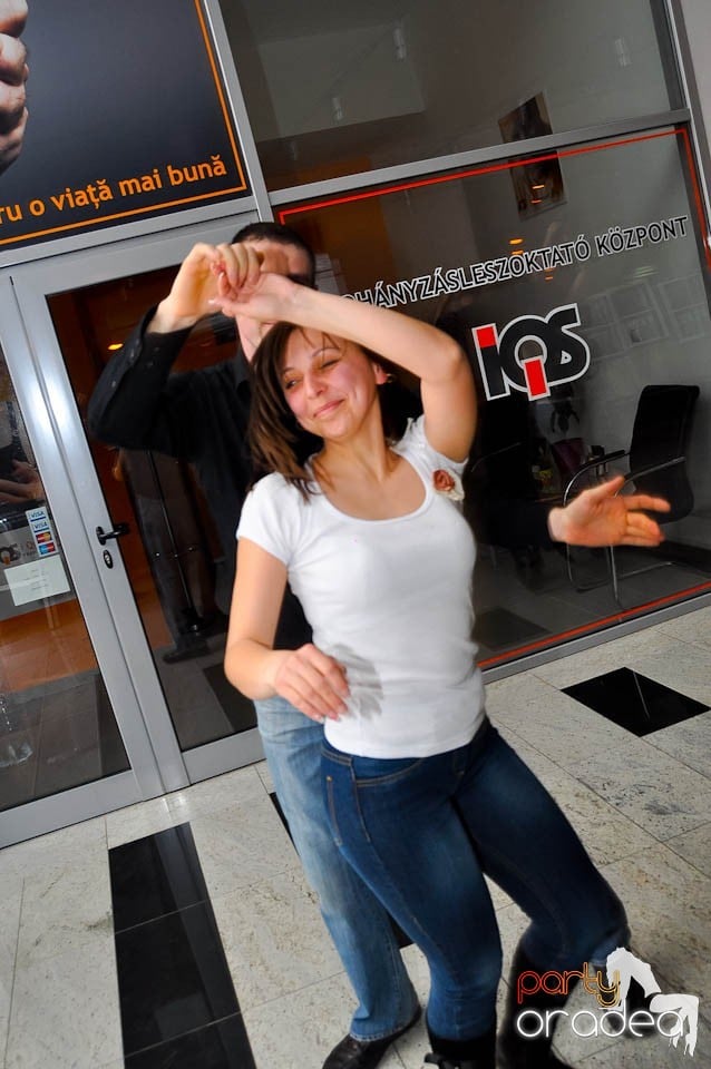 Vineri seara dansăm în Blondy's Art Café, 