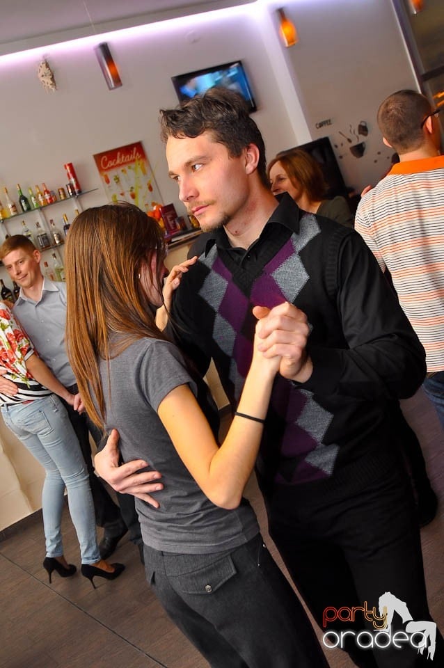 Vineri seara dansăm în Blondy's Art Café, 