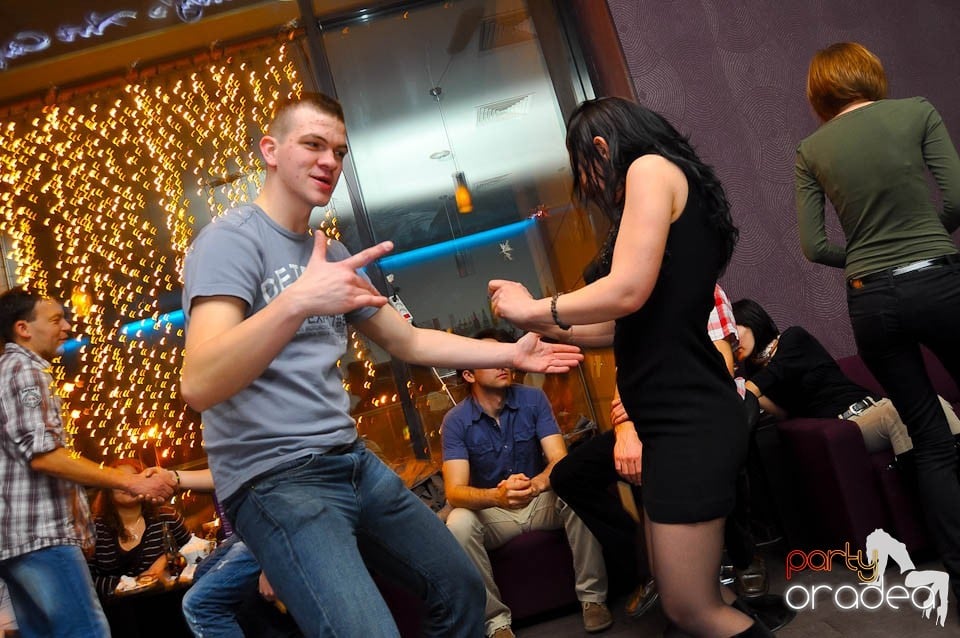 Vineri seara dansăm în Blondy's Art Café, 