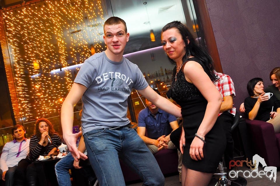 Vineri seara dansăm în Blondy's Art Café, 