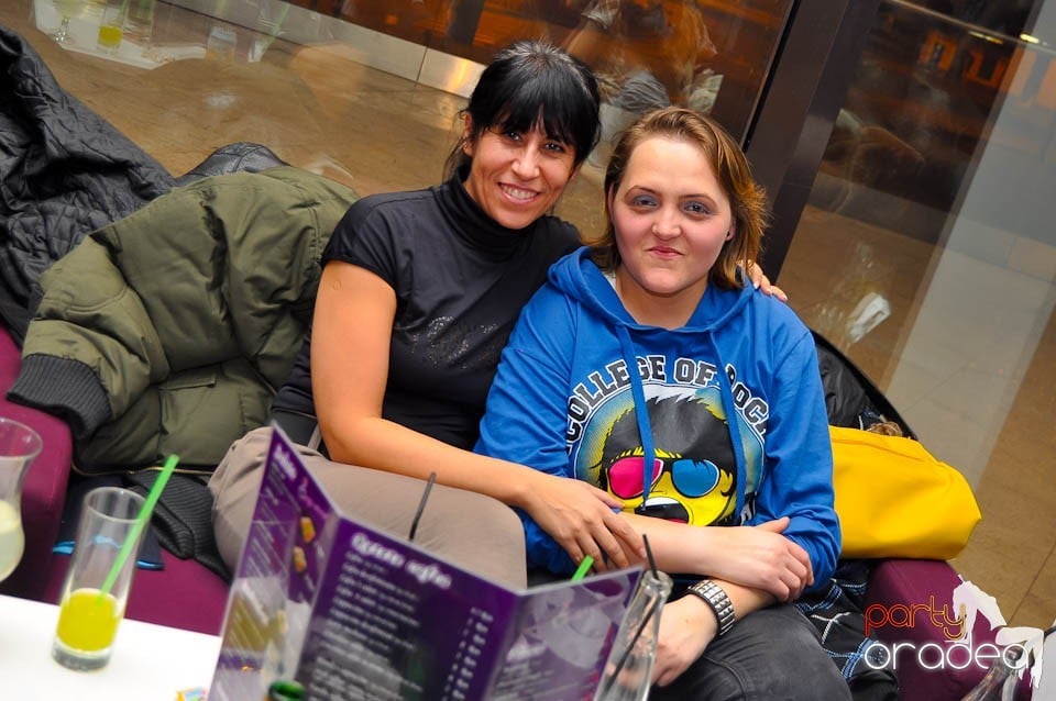 Vineri seara dansăm în Blondy's Art Café, 