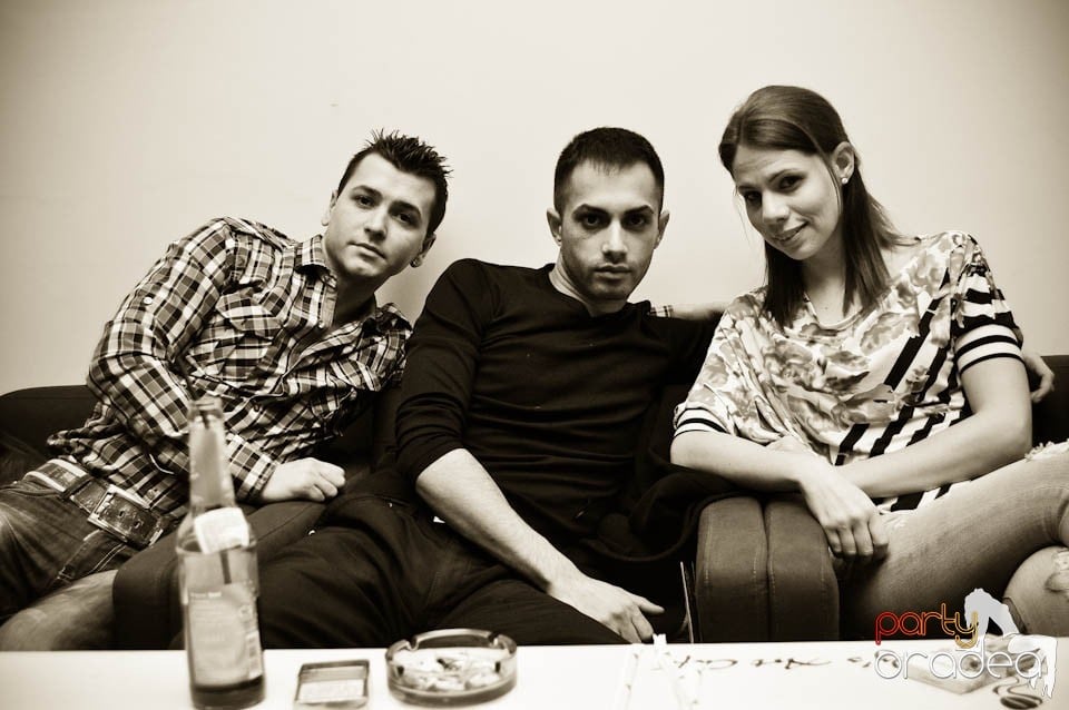 Vineri seara dansăm în Blondy's Art Café, 