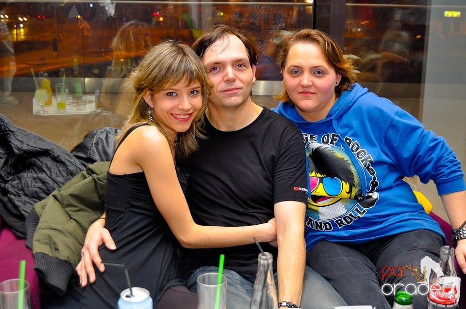 Vineri seara dansăm în Blondy's Art Café, 