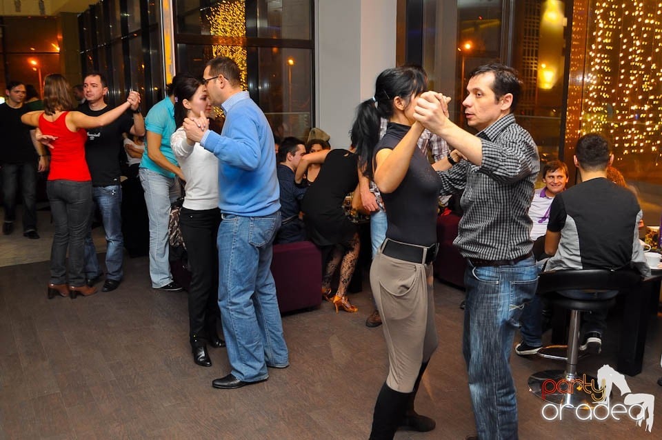 Vineri seara dansăm în Blondy's Art Café, 